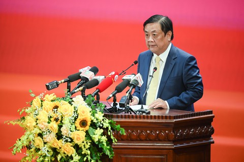 Hội thảo văn hóa năm 2022: Bộ trưởng chia sẻ cảm xúc về quê mà quê chẳng còn quê - Ảnh 1. Hội thảo văn hóa năm 2022: Bộ trưởng chia sẻ cảm xúc về quê mà quê chẳng còn quê - Ảnh 1.