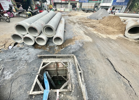 TP.HCM phạt hai đơn vị làm đường bê bối ở Phú Nhuận và Thủ Đức - Ảnh 2. TP.HCM phạt hai đơn vị làm đường bê bối ở Phú Nhuận và Thủ Đức - Ảnh 2.