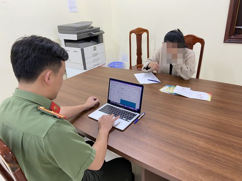 Giấy mời dự khai mạc Festival hoa Đà Lạt bị rao bán với giá 2 triệu đồng - Ảnh 1. Giấy mời dự khai mạc Festival hoa Đà Lạt bị rao bán với giá 2 triệu đồng - Ảnh 1.