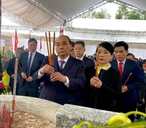 Chủ tịch nước Nguyễn Xuân Phúc dự khánh thành Khu tưởng niệm Hòn Tàu - Đèo Le - Ảnh 2. Chủ tịch nước Nguyễn Xuân Phúc dự khánh thành Khu tưởng niệm Hòn Tàu - Đèo Le - Ảnh 2.