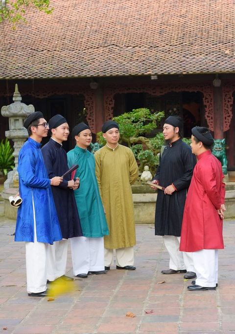 AO DAI NGU THAN DINH LANG VIET 1(Read-Only) AO DAI NGU THAN DINH LANG VIET 1(Read-Only)