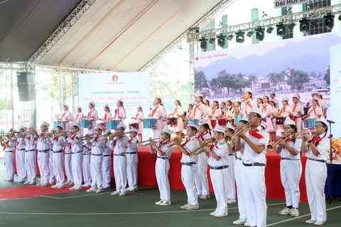 12.000 thiếu nhi biểu diễn trống kèn chào mừng thành công Đại hội Đoàn toàn quốc - Ảnh 2. 12.000 thiếu nhi biểu diễn trống kèn chào mừng thành công Đại hội Đoàn toàn quốc - Ảnh 2.