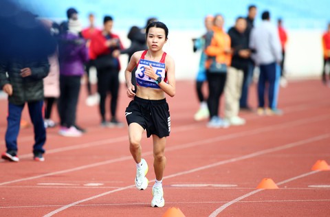 Tại Đại hội thể thao toàn quốc 2022, Lê Thị Tuyết giành huy chương đồng 10.000m và huy chương vàng marathon với hai thông số đều phá kỷ lục Đại hội - Ảnh: HOÀNG TÙNG Tại Đại hội thể thao toàn quốc 2022, Lê Thị Tuyết giành huy chương đồng 10.000m và huy chương vàng marathon, phá kỷ lục đại hội - Ảnh: HOÀNG TÙNG