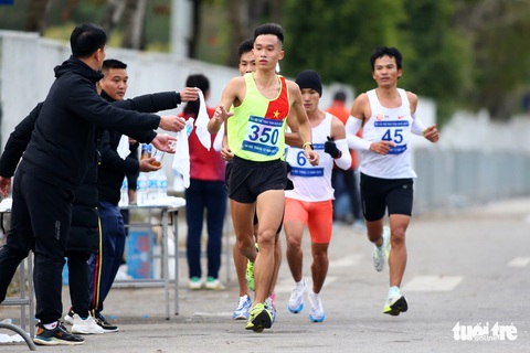 Lê Thị Tuyết giành huy chương vàng marathon lịch sử cho điền kinh Phú Yên - Ảnh 7. Lê Thị Tuyết giành huy chương vàng marathon lịch sử cho điền kinh Phú Yên - Ảnh 7.