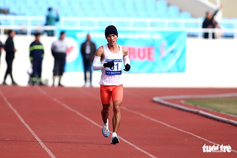 Tổ chức thi marathon tại Đại hội thể thao toàn quốc sao cẩu thả vậy? - Ảnh 2. Tổ chức thi marathon tại Đại hội thể thao toàn quốc sao cẩu thả vậy? - Ảnh 2.