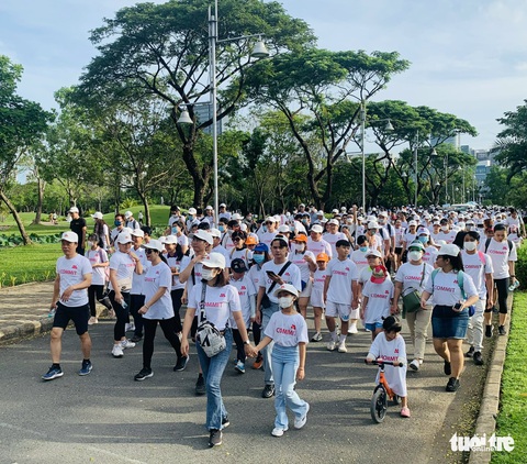 Thành Lộc, Đại Nghĩa, Mỹ Uyên, Trịnh Kim Chi... đi bộ đồng hành kêu gọi chống bạo lực gia đình - Ảnh 3. Thành Lộc, Đại Nghĩa, Mỹ Uyên, Trịnh Kim Chi... đi bộ đồng hành kêu gọi chống bạo lực gia đình - Ảnh 3.