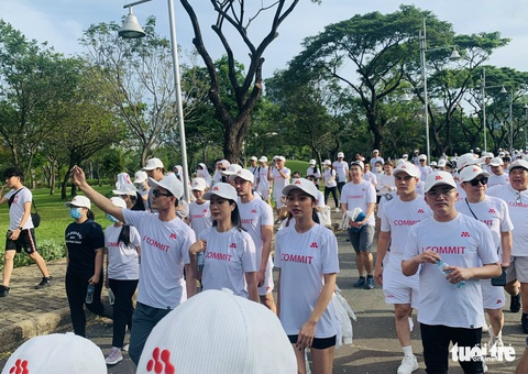 Thành Lộc, Đại Nghĩa, Mỹ Uyên, Trịnh Kim Chi... đi bộ đồng hành kêu gọi chống bạo lực gia đình - Ảnh 4. Thành Lộc, Đại Nghĩa, Mỹ Uyên, Trịnh Kim Chi... đi bộ đồng hành kêu gọi chống bạo lực gia đình - Ảnh 4.