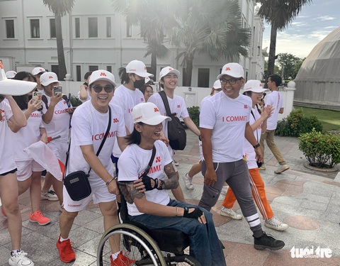 Thành Lộc, Đại Nghĩa, Mỹ Uyên, Trịnh Kim Chi... đi bộ đồng hành kêu gọi chống bạo lực gia đình - Ảnh 1. Thành Lộc, Đại Nghĩa, Mỹ Uyên, Trịnh Kim Chi... đi bộ đồng hành kêu gọi chống bạo lực gia đình - Ảnh 1.