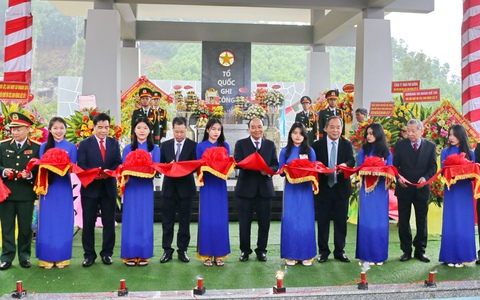 Chủ tịch nước Nguyễn Xuân Phúc dự khánh thành Khu tưởng niệm Hòn Tàu - Đèo Le - Ảnh 1. Chủ tịch nước Nguyễn Xuân Phúc dự khánh thành Khu tưởng niệm Hòn Tàu - Đèo Le - Ảnh 1.