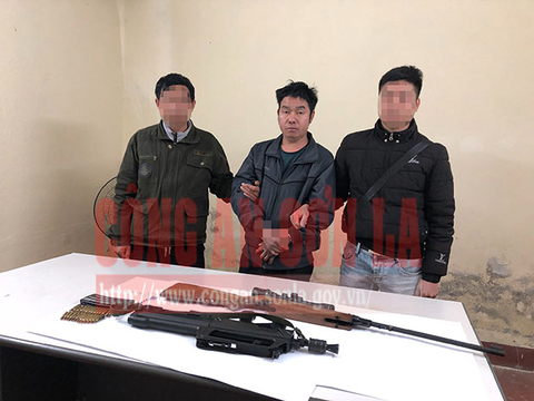 Vây bắt anh trai trùm ma túy Tàng Keangnam, thu giữ hai khẩu súng - Ảnh 1. Vây bắt anh trai trùm ma túy Tàng Keangnam, thu giữ hai khẩu súng - Ảnh 1.