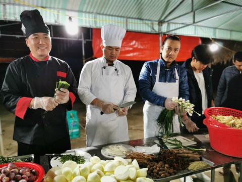 Phở đến với trẻ em nghèo Thanh Hóa - Ảnh 1. Phở đến với trẻ em nghèo Thanh Hóa - Ảnh 1.