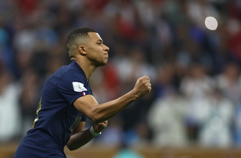 Lập hat-trick ở chung kết, Mbappe vượt mặt Messi đoạt Chiếc giày vàng World Cup 2022 - Ảnh 1. Lập hat-trick ở chung kết, Mbappe vượt mặt Messi đoạt Chiếc giày vàng World Cup 2022 - Ảnh 1.