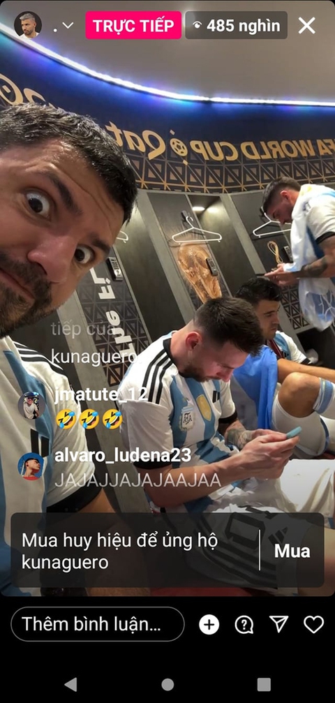 Loạt ảnh chứng minh streamer Kun Aguero là bậc thầy ăn ké tuyển Argentina! - Ảnh 1. Loạt ảnh chứng minh streamer Kun Aguero là bậc thầy ăn ké tuyển Argentina! - Ảnh 1.