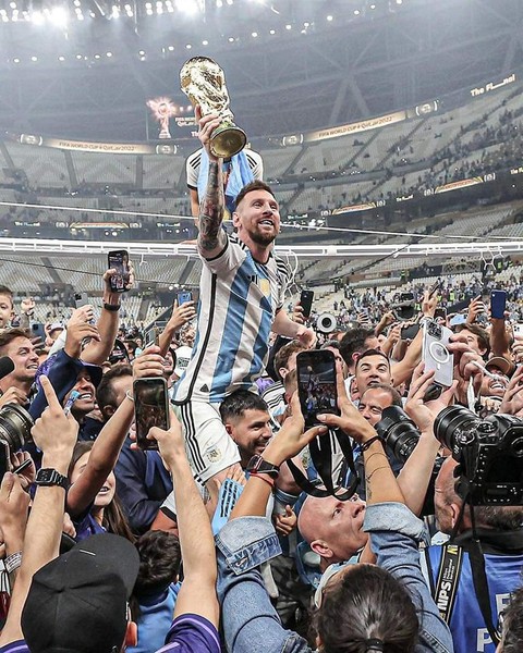 Loạt ảnh chứng minh streamer Kun Aguero là bậc thầy ăn ké tuyển Argentina! - Ảnh 4. Loạt ảnh chứng minh streamer Kun Aguero là bậc thầy ăn ké tuyển Argentina! - Ảnh 4.