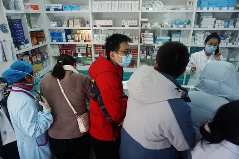 Trung Quốc ghi nhận 2 ca tử vong do COVID-19 sau 3 tuần nới lỏng chống dịch - Ảnh 1. Trung Quốc ghi nhận 2 ca tử vong do COVID-19 sau 3 tuần nới lỏng chống dịch - Ảnh 1.
