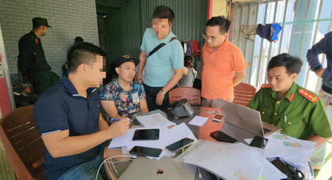 Kiên Giang phá đường dây cá độ bóng đá qua mạng 900 tỉ, tạm giữ 11 người - Ảnh 1. Kiên Giang phá đường dây cá độ bóng đá qua mạng 900 tỉ, tạm giữ 11 người - Ảnh 1.