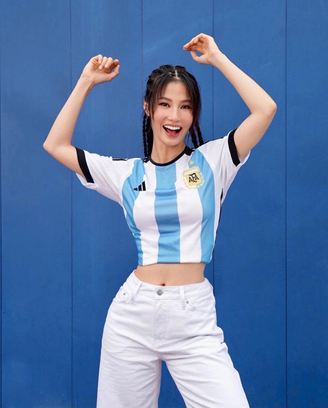 Ảnh vui sao Việt 19-12: Mỹ Tâm ăn mừng chiến thắng cùng Lionel Messi - Ảnh 4. Ảnh vui sao Việt 19-12: Mỹ Tâm ăn mừng chiến thắng cùng Lionel Messi - Ảnh 4.