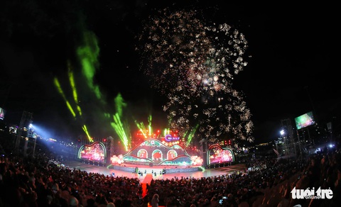 Khai mạc Festival hoa Đà Lạt, 400 nghệ sĩ quy tụ, 500.000 chậu hoa quanh hồ Xuân Hương - Ảnh 15. Khai mạc Festival hoa Đà Lạt, 400 nghệ sĩ quy tụ, 500.000 chậu hoa quanh hồ Xuân Hương - Ảnh 15.