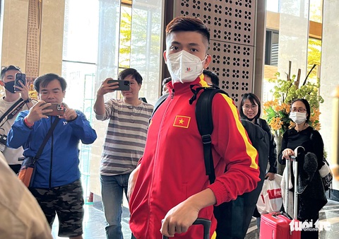 Ông Park thở phào khi Phan Văn Đức kịp sang Lào đá trận mở màn AFF Cup 2022 - Ảnh 2. Ông Park thở phào khi Phan Văn Đức kịp sang Lào đá trận mở màn AFF Cup 2022 - Ảnh 2.