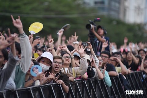 Những thành phố mơ màng: Đêm nhạc rock của gen Z thị thành - Ảnh 6. Những thành phố mơ màng: Đêm nhạc rock của gen Z thị thành - Ảnh 6.