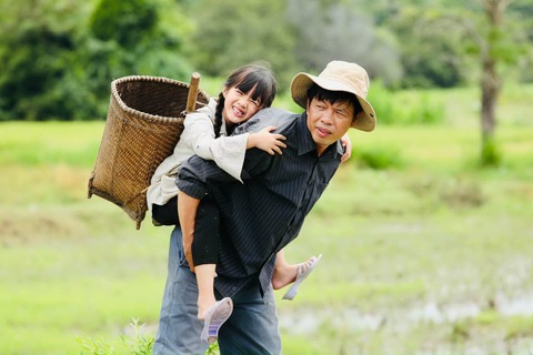 Đừng làm mẹ cáu và Mẹ rơm hấp dẫn vì trẻ nhỏ đáng yêu - Ảnh 1. Đừng làm mẹ cáu và Mẹ rơm hấp dẫn vì trẻ nhỏ đáng yêu - Ảnh 1.