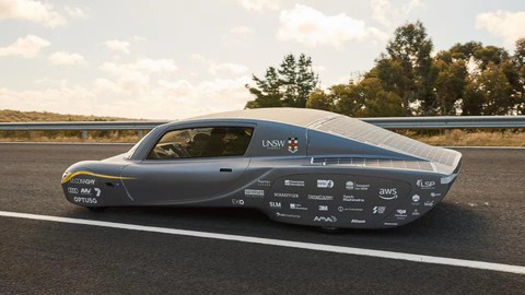 Xe chạy năng lượng mặt trời đạt 1.000km/sạc, hình dáng như phi thuyền - Ảnh 2. Xe chạy năng lượng mặt trời đạt 1.000km/sạc, hình dáng như phi thuyền - Ảnh 2.
