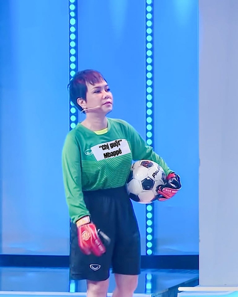 Ảnh vui sao Việt 19-12: Mỹ Tâm ăn mừng chiến thắng cùng Lionel Messi - Ảnh 2. Ảnh vui sao Việt 19-12: Mỹ Tâm ăn mừng chiến thắng cùng Lionel Messi - Ảnh 2.
