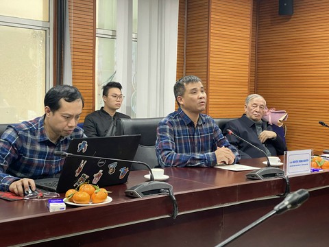 Giáo viên vào tận nhà vệ sinh để bắt quả tang học sinh dùng thuốc lá điện tử - Ảnh 1. Giáo viên vào tận nhà vệ sinh để bắt quả tang học sinh dùng thuốc lá điện tử - Ảnh 1.