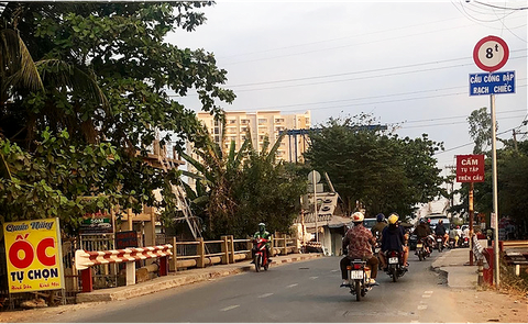 Tổ chức lại giao thông để sửa cầu cống đập Rạch Chiếc - Ảnh 1. Tổ chức lại giao thông để sửa cầu cống đập Rạch Chiếc - Ảnh 1.