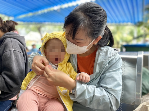 Đang đợt uống vitamin A liều cao, phụ huynh cần chú ý gì tránh trẻ bị quá liều? - Ảnh 1. Đang đợt uống vitamin A liều cao, phụ huynh cần chú ý gì tránh trẻ bị quá liều? - Ảnh 1.