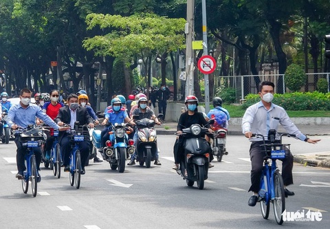Tin tức sáng 2-12: TP.HCM thí điểm đường riêng cho xe đạp; Phạt 200.000 người uống rượu bia và chạy - Ảnh 1. Tin tức sáng 2-12: TP.HCM thí điểm đường riêng cho xe đạp; Phạt 200.000 người uống rượu bia và chạy - Ảnh 1.