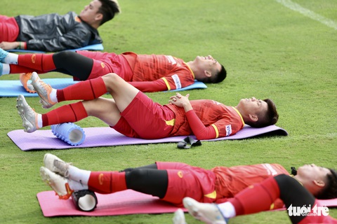 Tuyển Việt Nam tập hồi phục, chuẩn bị tập huấn ở Vũng Tàu - Ảnh 2. Tuyển Việt Nam tập hồi phục, chuẩn bị tập huấn ở Vũng Tàu - Ảnh 2.