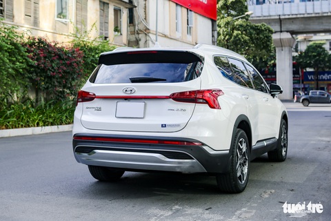 Chủ xe Hyundai Santa Fe: Lái thử nhiều, ưng quá nên chốt mua - Ảnh 7. Chủ xe Hyundai Santa Fe: Lái thử nhiều, ưng quá nên chốt mua - Ảnh 7.