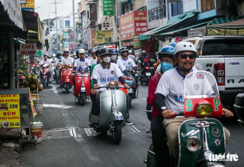 Tour du lịch độc đáo ‘Lái xe Vespa khám phá quận 3, TP.HCM’ - Ảnh 1. Tour du lịch độc đáo ‘Lái xe Vespa khám phá quận 3, TP.HCM’ - Ảnh 1.