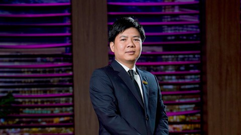 Trấn Thành trao giải tại ATA 2022; Phim Wednesday bị chỉ trích; Người dùng tẩy chay Balenciaga - Ảnh 6. Trấn Thành trao giải tại ATA 2022; Phim Wednesday bị chỉ trích; Người dùng tẩy chay Balenciaga - Ảnh 6.