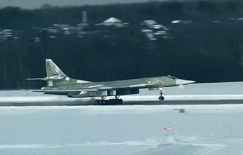 Thiên nga trắng Tu-160M thứ hai của Nga cất cánh - Ảnh 1. Thiên nga trắng Tu-160M thứ hai của Nga cất cánh - Ảnh 1.