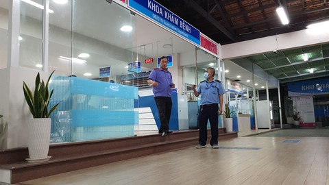 Cơ quan điều tra Viện KSND tối cao bắt quả tang, lập biên bản một vụ giao nhận tiền - Ảnh 2. Cơ quan điều tra Viện KSND tối cao bắt quả tang, lập biên bản một vụ giao nhận tiền - Ảnh 2.