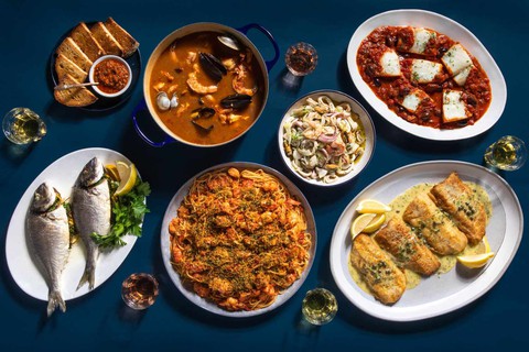 Bạn đã bao giờ ăn não cừu, sâu, da hải cẩu, mỡ cá voi trong tiệc Giáng sinh chưa? - Ảnh 9. Bạn đã bao giờ ăn não cừu, sâu, da hải cẩu, mỡ cá voi trong tiệc Giáng sinh chưa? - Ảnh 9.