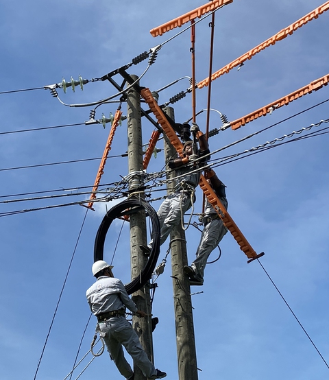 Điện lực Phú Yên: Tám sáng kiến, giải pháp có giá trị áp dụng vào sản xuất, kinh doanh - Ảnh 2. Điện lực Phú Yên: Tám sáng kiến, giải pháp có giá trị áp dụng vào sản xuất, kinh doanh - Ảnh 2.