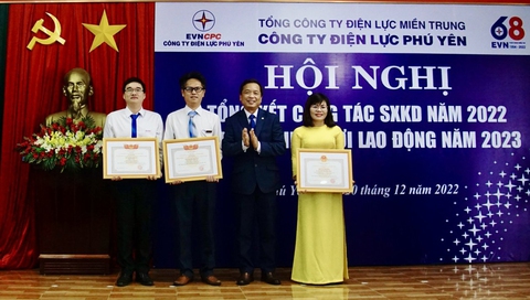 Điện lực Phú Yên: Tám sáng kiến, giải pháp có giá trị áp dụng vào sản xuất, kinh doanh - Ảnh 1. Điện lực Phú Yên: Tám sáng kiến, giải pháp có giá trị áp dụng vào sản xuất, kinh doanh - Ảnh 1.