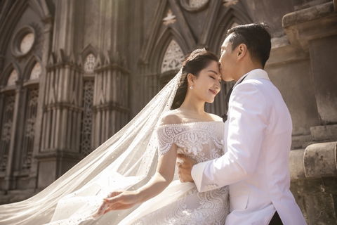 Phan Hiển: ‘Người ta yêu lâu thì xa, tụi mình yêu càng lâu càng dính - Ảnh 5. Phan Hiển: ‘Người ta yêu lâu thì xa, tụi mình yêu càng lâu càng dính - Ảnh 5.