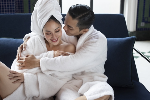 Phan Hiển: ‘Người ta yêu lâu thì xa, tụi mình yêu càng lâu càng dính - Ảnh 3. Phan Hiển: ‘Người ta yêu lâu thì xa, tụi mình yêu càng lâu càng dính - Ảnh 3.