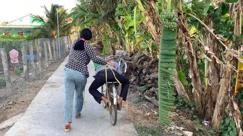 Muôn cách đưa các quý ông say xỉn không biết trời đất là gì về nhà - Ảnh 6. Muôn cách đưa các quý ông say xỉn không biết trời đất là gì về nhà - Ảnh 6.
