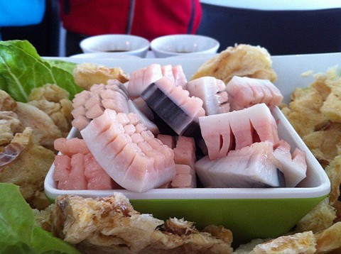 Bạn đã bao giờ ăn não cừu, sâu, da hải cẩu, mỡ cá voi trong tiệc Giáng sinh chưa? - Ảnh 7. Bạn đã bao giờ ăn não cừu, sâu, da hải cẩu, mỡ cá voi trong tiệc Giáng sinh chưa? - Ảnh 7.