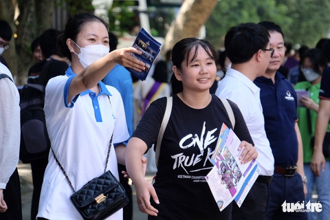 Năm 2023, Trường đại học Kinh tế quốc dân tuyển sinh có gì khác? - Ảnh 1. Năm 2023, Trường đại học Kinh tế quốc dân tuyển sinh có gì khác? - Ảnh 1.