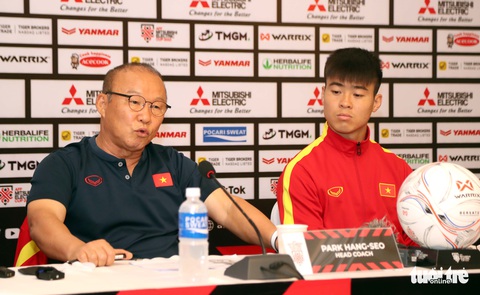 Ông Park vẫn dành chỗ cho Bùi Tiến Dũng đấu AFF Cup - Ảnh 2. Ông Park vẫn dành chỗ cho Bùi Tiến Dũng đấu AFF Cup - Ảnh 2.