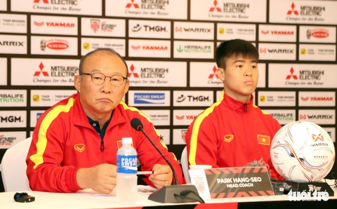 HLV Park Hang Seo: Lào muốn chơi kiểm soát bóng - Ảnh 1. HLV Park Hang Seo: Lào muốn chơi kiểm soát bóng - Ảnh 1.