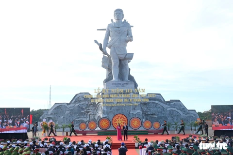 Khánh thành tượng đài NTrang Lơng sau 7 năm xây dựng - Ảnh 1. Khánh thành tượng đài NTrang Lơng sau 7 năm xây dựng - Ảnh 1.