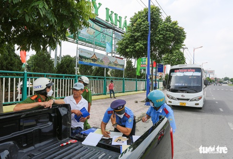 Sở GTVT TP.HCM: ‘Xử nghiêm xe khách bỏ bến, ra ngoài chạy’ - Ảnh 1. Sở GTVT TP.HCM: ‘Xử nghiêm xe khách bỏ bến, ra ngoài chạy’ - Ảnh 1.