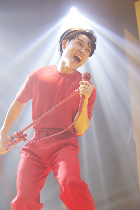Bộ ba hot nhất nhì showbiz Trúc Nhân - Thùy Tiên - Tiến Linh khuấy động trong MV Why not - Ảnh 2. Bộ ba hot nhất nhì showbiz Trúc Nhân - Thùy Tiên - Tiến Linh khuấy động trong MV Why not - Ảnh 2.